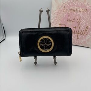 Tory Burch Amanda Continental Zip Wallet